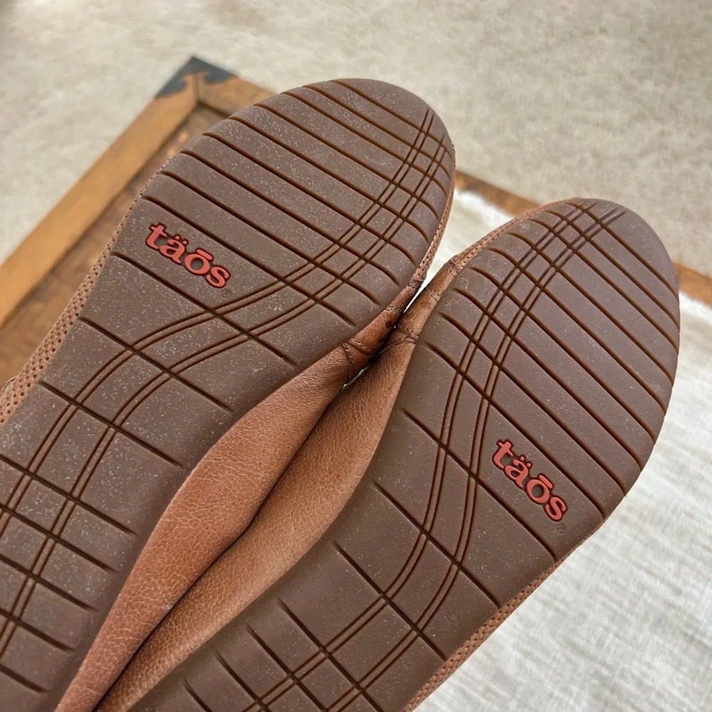 Taos Footwear Scamp Tan Brown Leather Mary Jane Flats with Strap